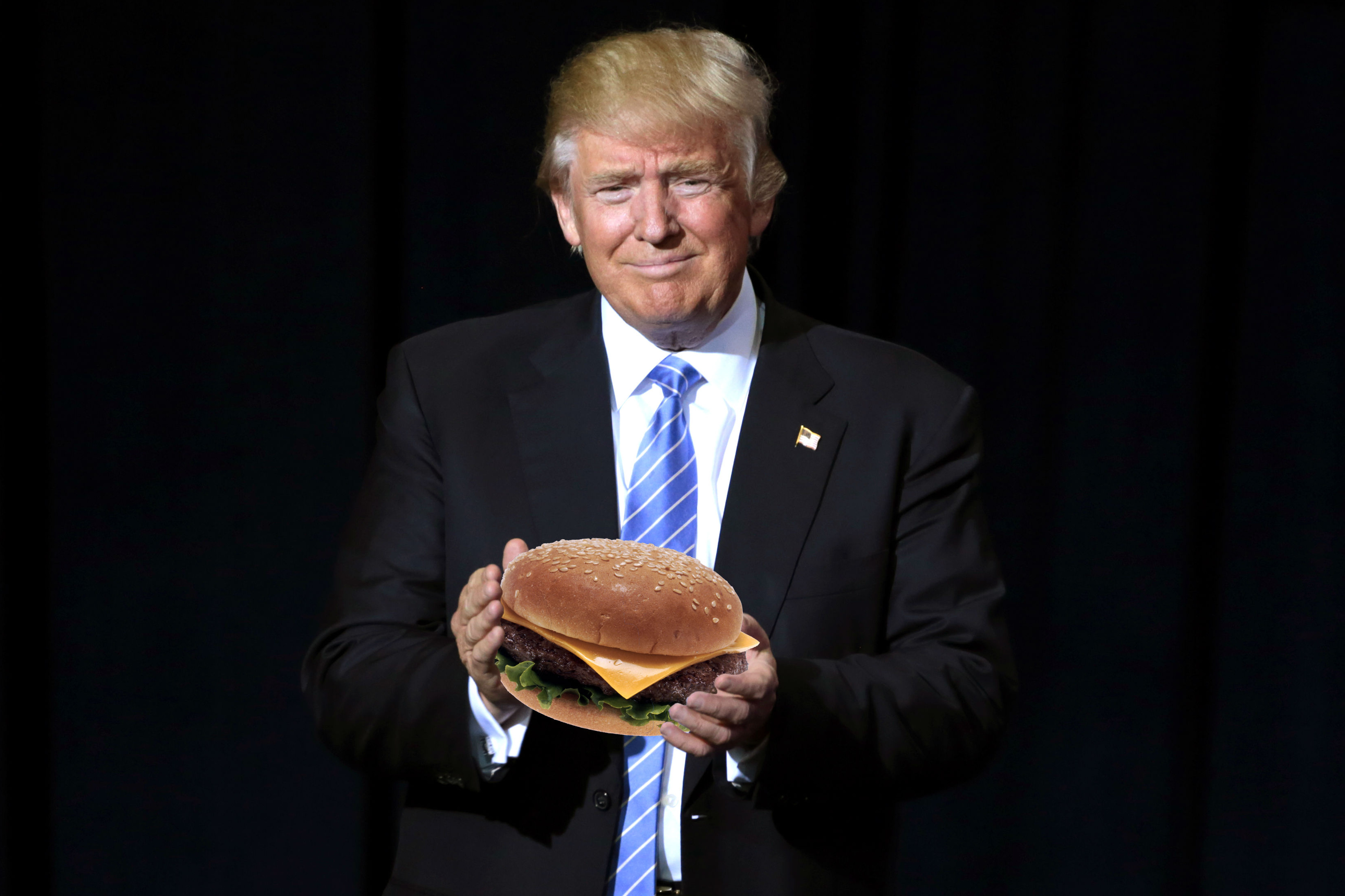 Je Donald Trump opravdu dítě přecpané hamburgery?