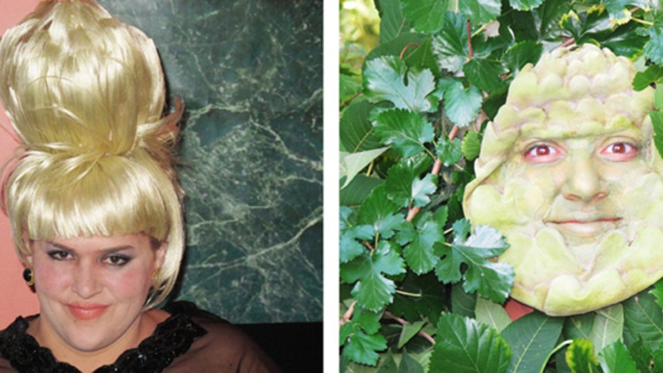 Jaimie Warren zastoupený kurátorem Davidem C Terrym, Self-Portrait as Ivana TrumpSelf-Portrait as An Artichoke in Ivana’s Hair Totally Looks Like An Artichoke