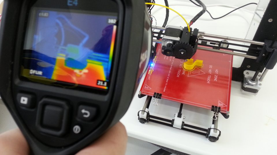 Kontrola tepelného vyzařování 3D tiskárny při výrobě