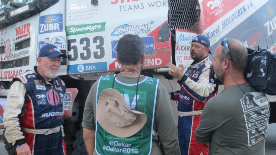 První interview s Kalinou a Valtrem v cíli | foto: Jan Říha, Český rozhlas První interview s Kalinou a Valtrem v cíli