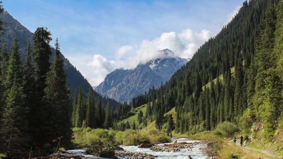 Kyrgyzstán má turisty téměř nedočtené hory