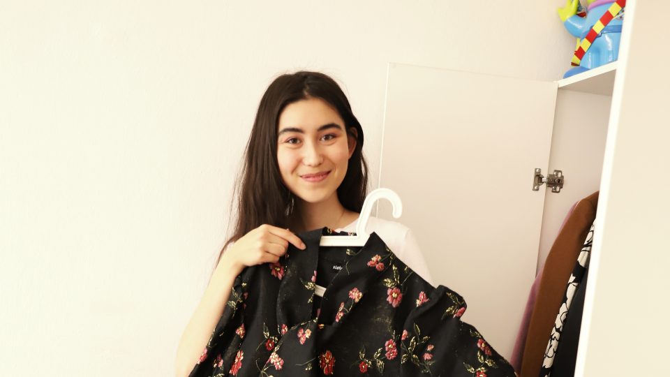 Brokátové šaty z Japonska, které zatím čekají na svou slavnostní příležitost