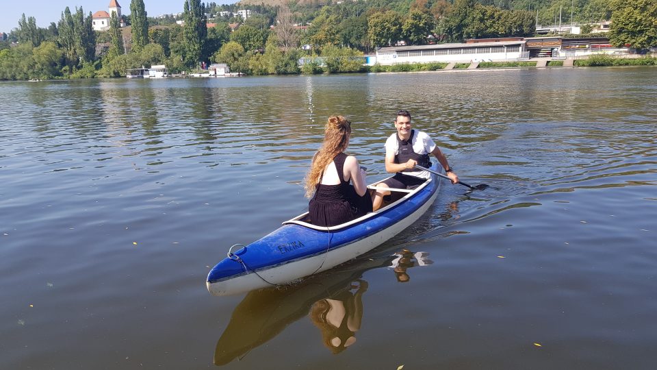 Dan Stach při pádlování na Vltavě