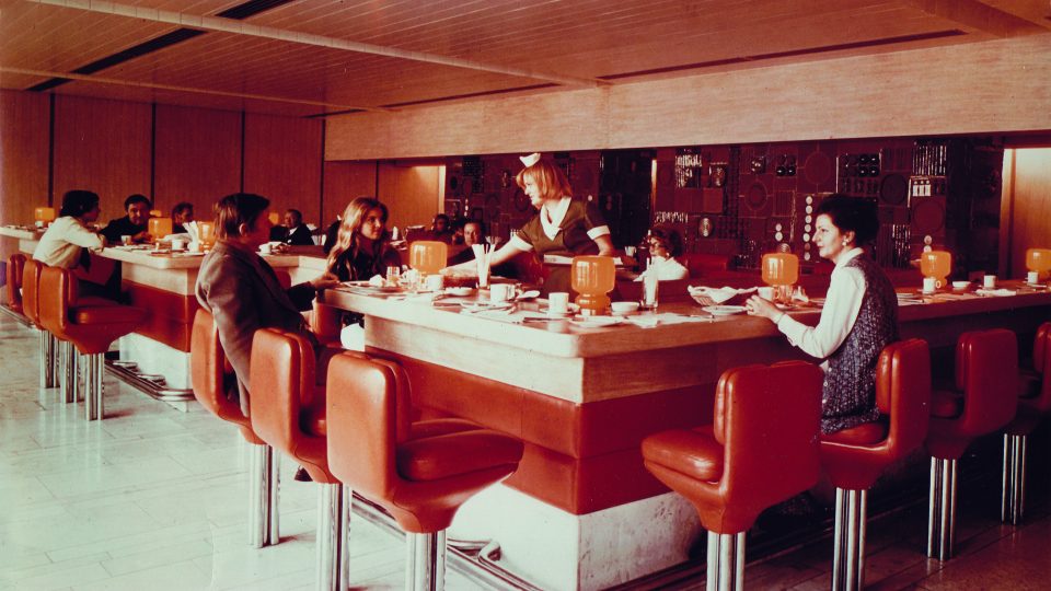 Interiér snack baru hotelu Intercontinental, Jan Šrámek a kol., 70. léta