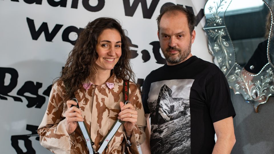 Moderátoři Veronika Ruppert a Pavol Hubinák na Horském Audioportu na Ještědu