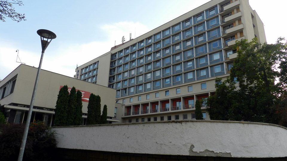 Hotel International - architekti Arnošt Krejza a Miloš Kramoliš, dokončeno 1962