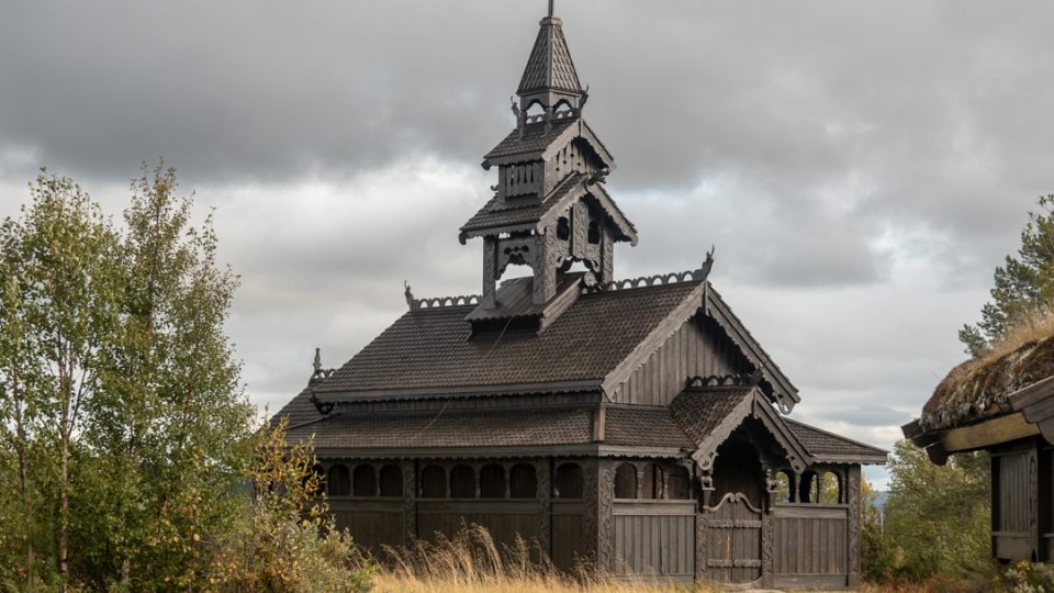 Norské vnitrozemí je plné nádherných kostelů. Norsko