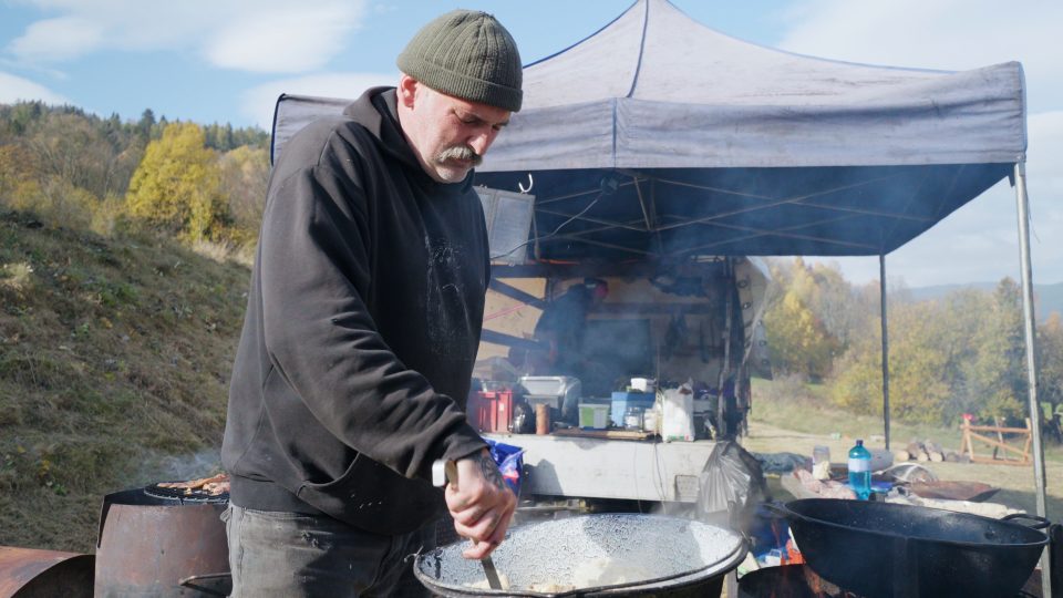 O jídle a ohni s Hugo Hromasem