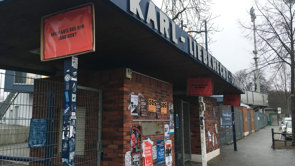 Karl Liebknecht Stadion klubu Babelsberg v Postupimi - vstupní brána
