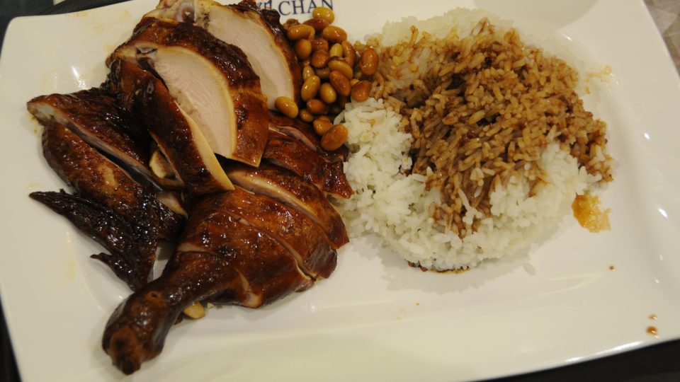 Singapur a jeho najslavnější michelin streetfood, kuře s rýží v sojové omáčce