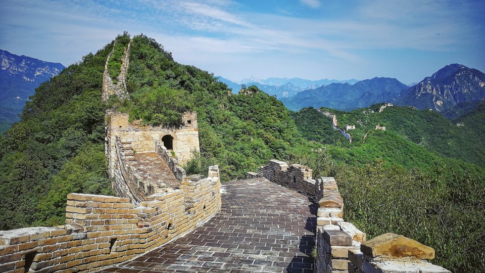 Čína - Velká Čínská zeď a její neturistická část nedaleko Pekingu