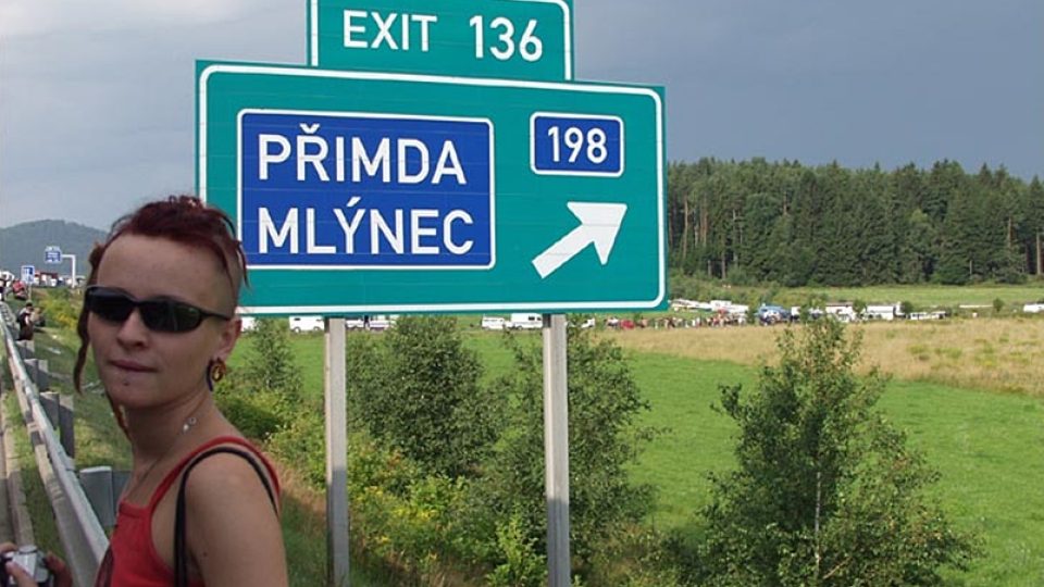 Policie zablokovala v pátek přístupové cesty do Mlýnice, na místo konání CzechTeku