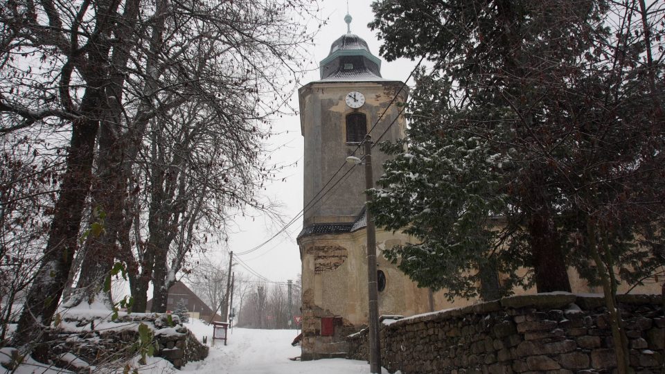 V obci Krásná u Pěnčína, kdysi pojmenované Šumburk, žil v 18. století věhlasný léčitel Kittel