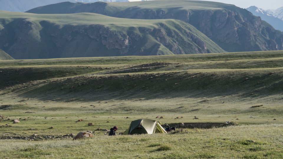 Stanování v pohoří Tian Shan. Kyrgyzstán
