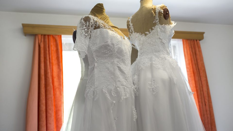 Co šaty prozradí o nevěstách?