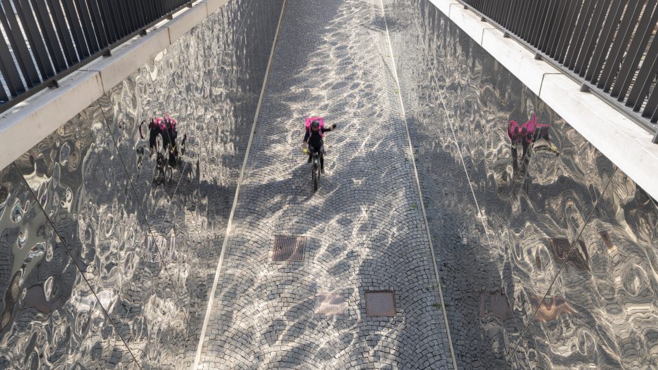 Dílo Zrcadlení v Praze na Žižkově | foto: archiv Jana Kuděje Dílo Zrcadlení v Praze na Žižkově