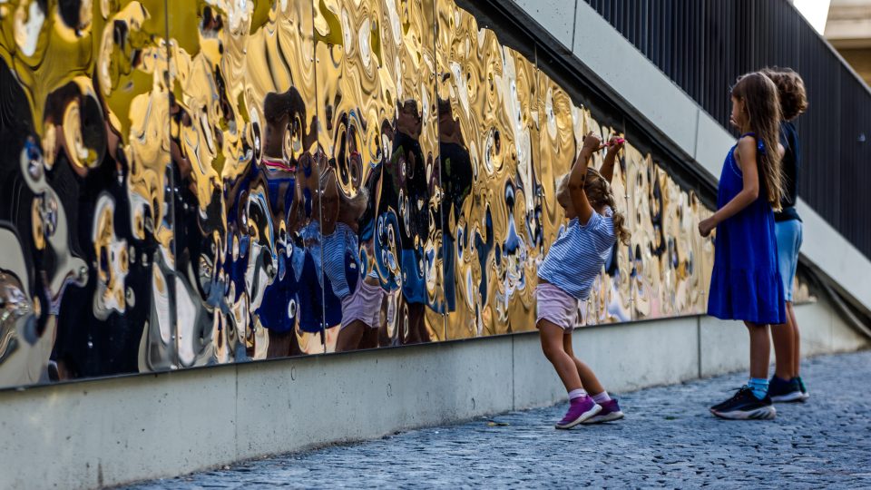 Dílo Zrcadlení v Praze na Žižkově | foto: archiv Tomáše Lisého Dílo Zrcadlení v Praze na Žižkově
