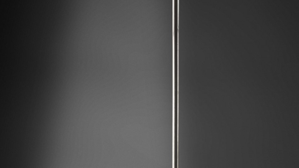 Bohumil Južnič: stojanová lampa, 1933 (navrženo pro Krásnou jizbu, mosaz, niklovaná Uměleckoprůmyslové museum v Praze, inv. č. 105368)