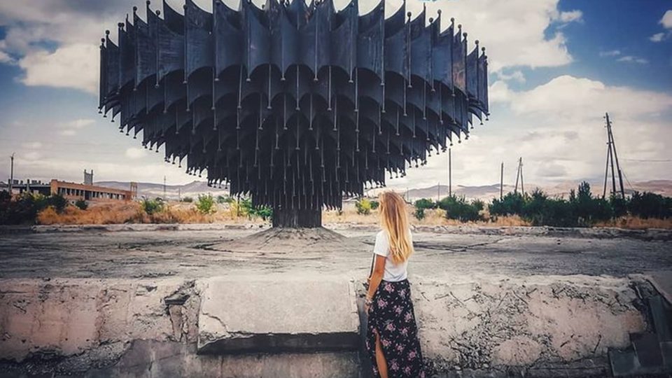 Armenie - železná fontána v Gjumri