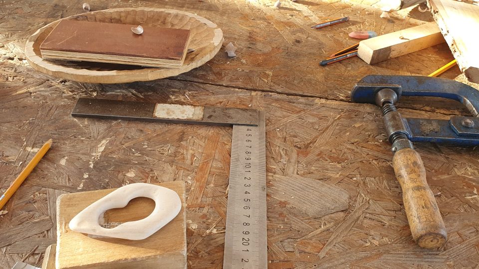 Proces výroby „hmatky“, kterou Dalibor Zíta vytvářel na řezbářském workshopu