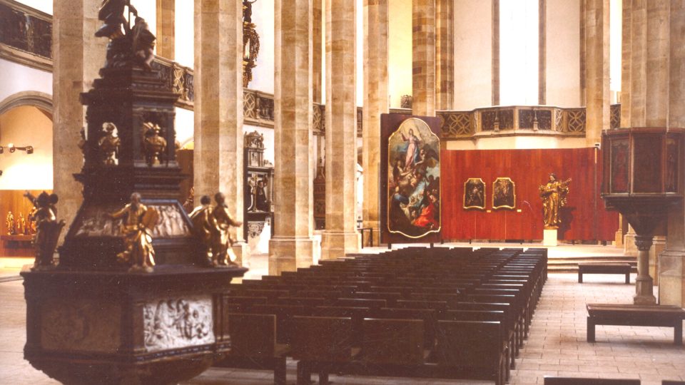 Přesunutý kostel Nanebevzetí Panny Marie v Mostě (1988)