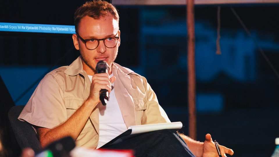 Třetí díl speciálu publicistického pořadu Vlna se zaměří na bezpečnostní krizi. Poslechněte si záznam z debaty na pražském festivalu Nevermore68 | foto: Díky, že můžem Třetí díl speciálu publicistického pořadu Vlna se zaměří na bezpečnostní krizi. Poslechněte si záznam z debaty na pražském festivalu Nevermore68