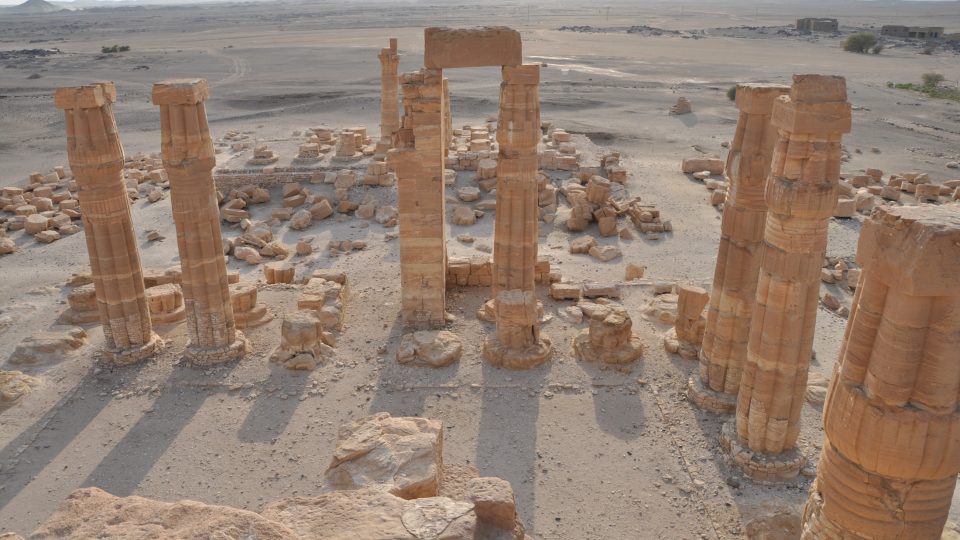 Súdán a chrám v Solebe, na který se dá vylézt