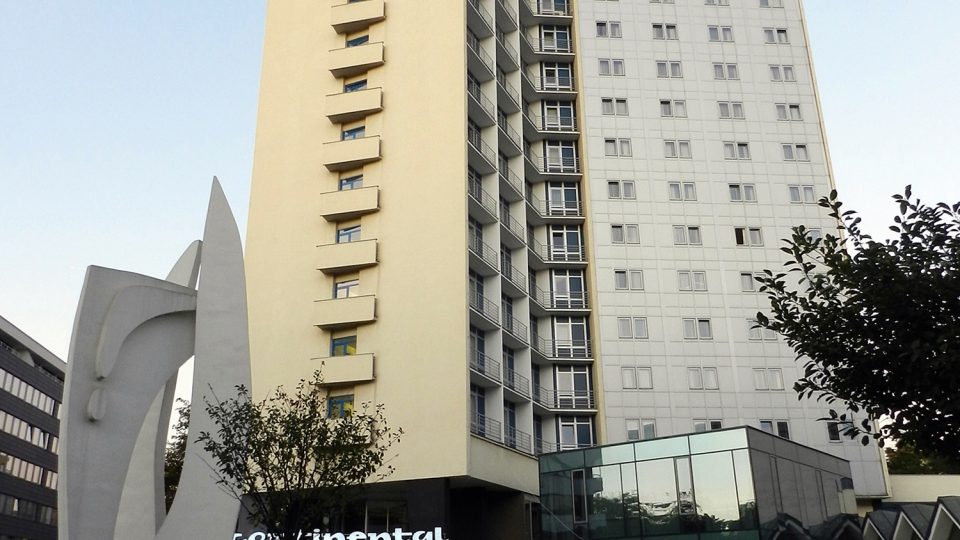 Hotel Continental - architekt Zdeněk Řihák, dokončeno 1964