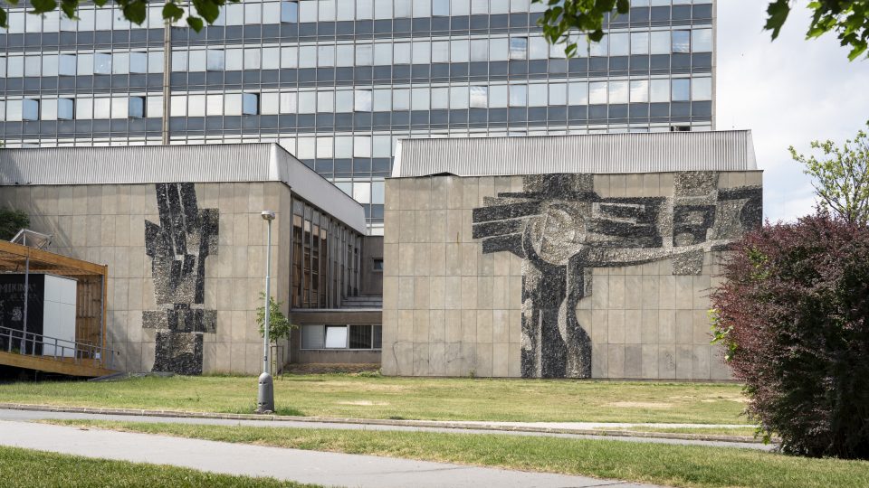 Mozaika Martina Sladkého na Fakultě stavební ČVUT