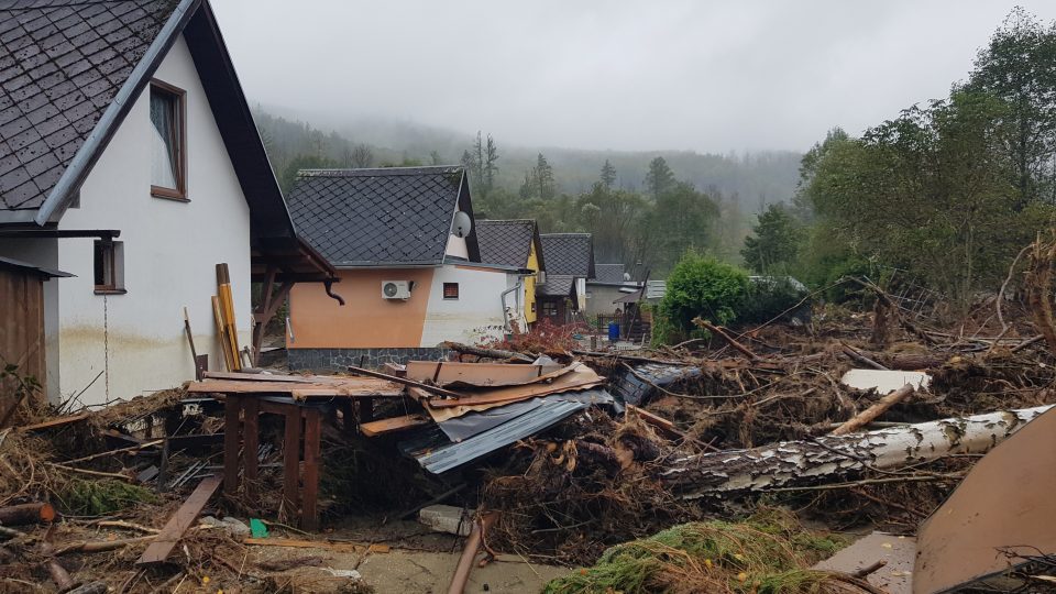 Jak dobrovolníci pomáhají po povodních