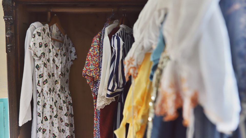 Vedle autorského designu je v šatníku Lucie Králíkové spousta vintage oblečení z bazarů, sekáčů i pozůstalostí