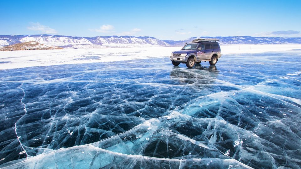Jízda po zamrzlém jezeře Bajkal