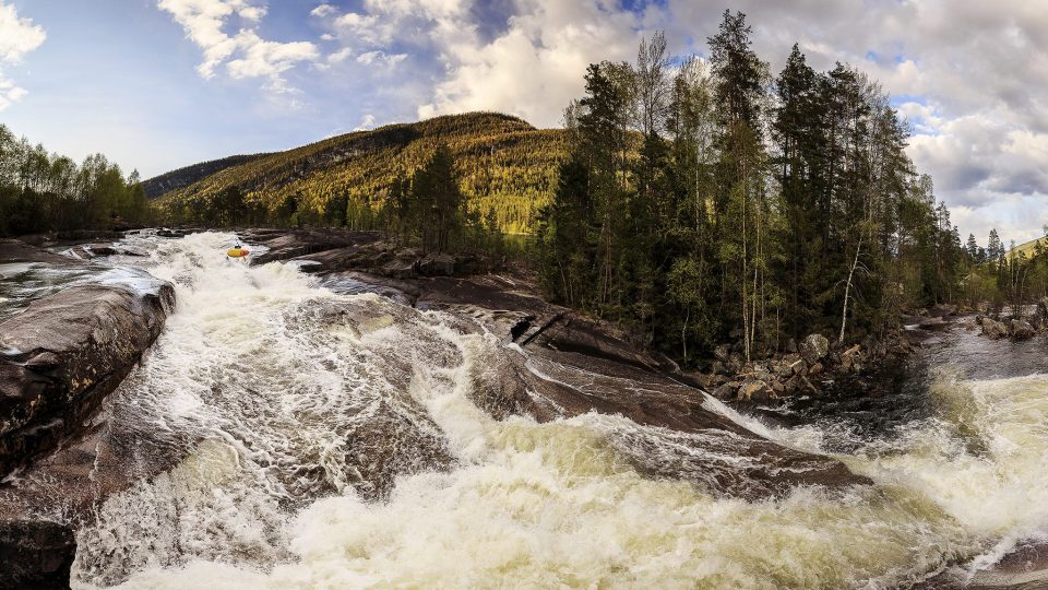 Největší skluzavka na řece Goyst (jmenuje se Hairy balls slide) za velké vody a ne s úplně optimalní lajnou, ale zase jsem se dobře proletěl  (je v závěru videa z 2017), Norsko