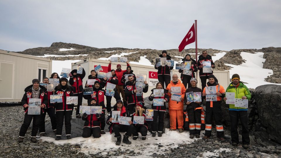 Účastníci TAE-III, Turecké Antarktické Expedice.jpg