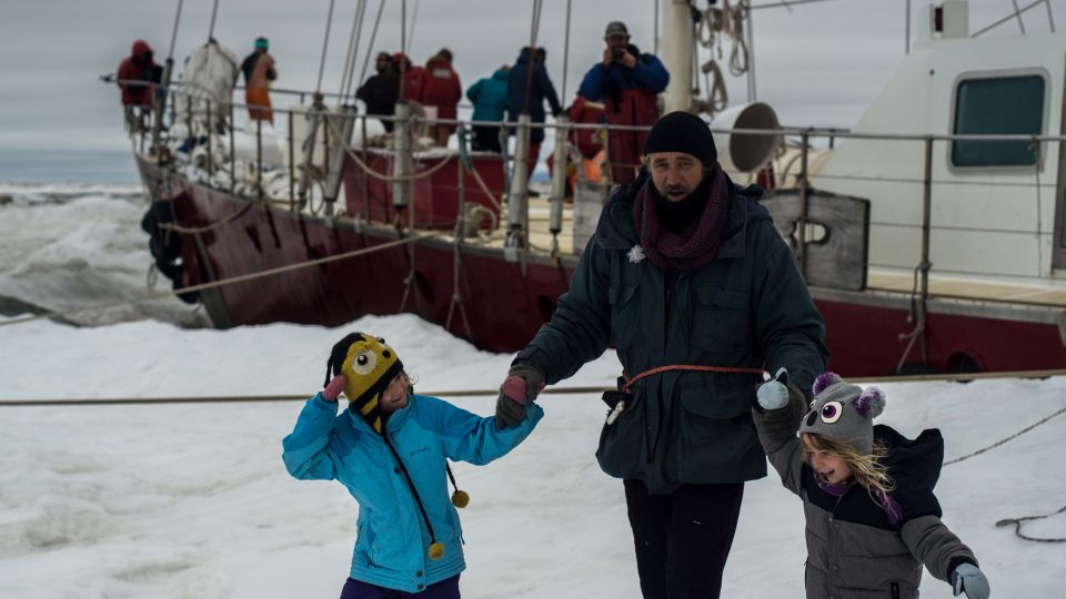 S rodinou proplul dokonce arktickou Severozápadní cestou, a to v době, kdy to v minulosti bylo kvůli ledu nemožné