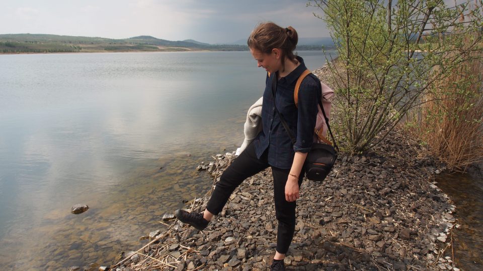 Ondra Šebestík s Katkou Tomsovou navštívili ve druhém dílu Plavek jezero Milada