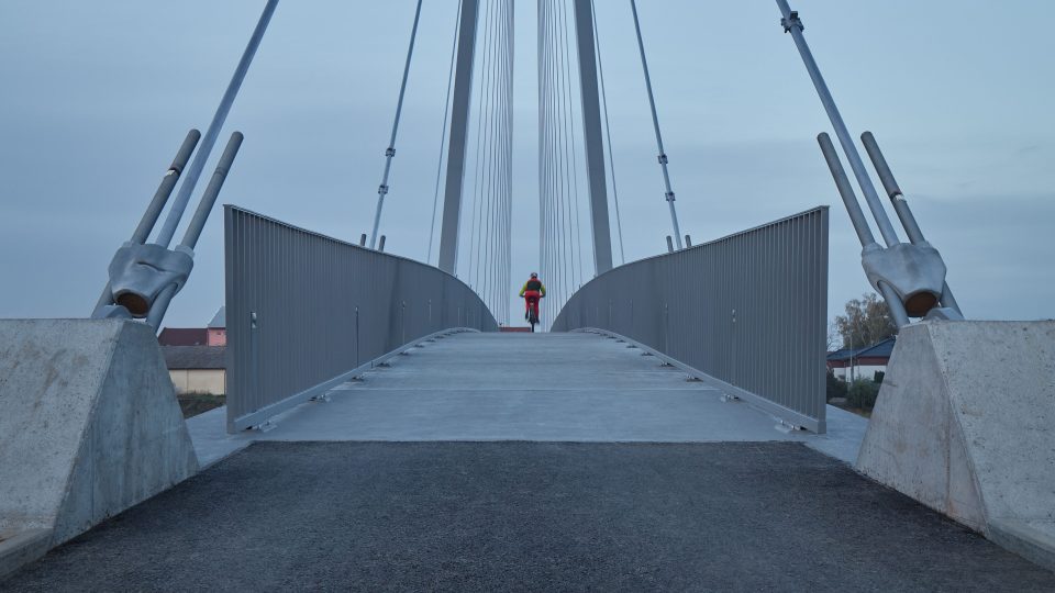 Most v Lužci nad Vltavou. Autoři: Petr Tej, Jan Mourek, Marek Blank