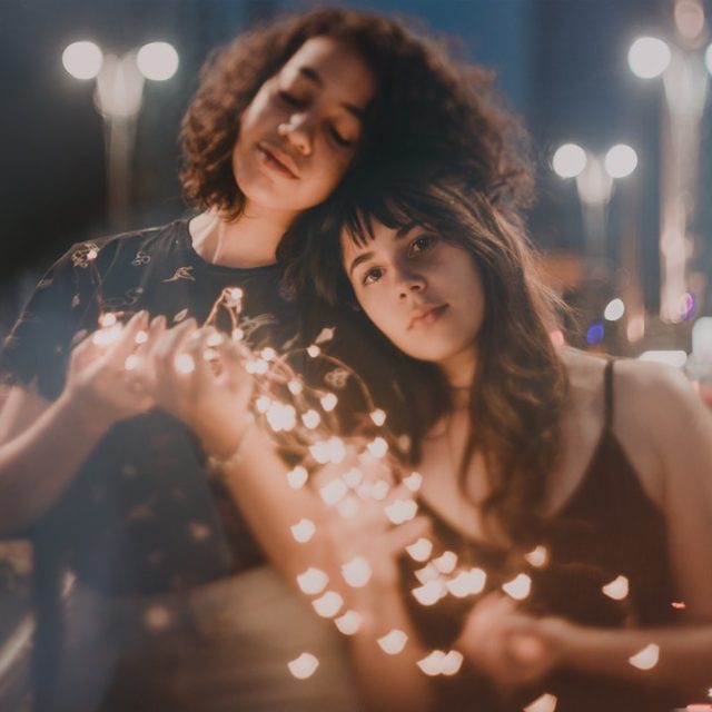 S přibývajícím věkem jsme čím dál méně ochotní měnit naše postoje. Kdo je nesdílí,  tomu už se nezavolá | foto: Matheus Bertelli,  CC0 1.0