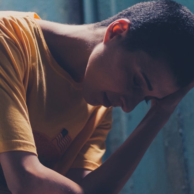 „Z celé komunity jsou na tom nejhůř bisexuálové. V jejich případě přichází stigma ze dvou stran. Pro queer komunitu často nejsou dost ‚gay‘,  pro heterosexuály naopak moc." | foto:  Willian Wildmann,  Pexels,  CC0 1.0