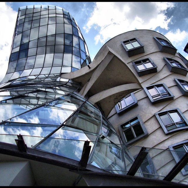 Tančící dům Vlada Miluniče a Franka Gehryho | foto: Creative Commons Attribution-Share Alike 2.0 Generic,  Matteo Piotto