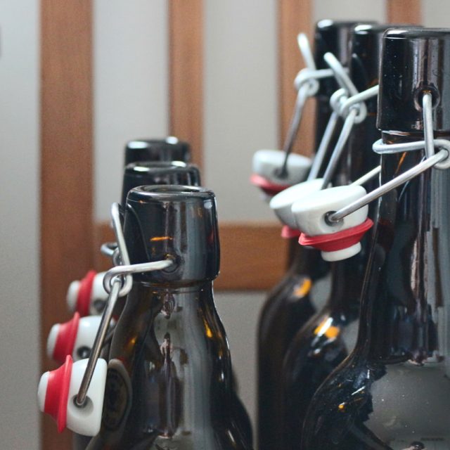 Honza svoji "domovarnu" v garáži pojmenoval Pivovar K lesu | foto: archiv Pivovaru K lesu