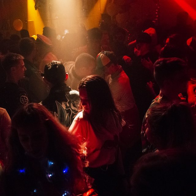 „Já jsem sexuální obtěžování na sobě zažila,  všeobecně mi to přijde jako strašně důležité téma,  které se v české společnosti málo řeší, “ uvádí svoje motivace k aktivní participaci v kampani školitelka Réza | foto: Unsplash,  CC0 1.0