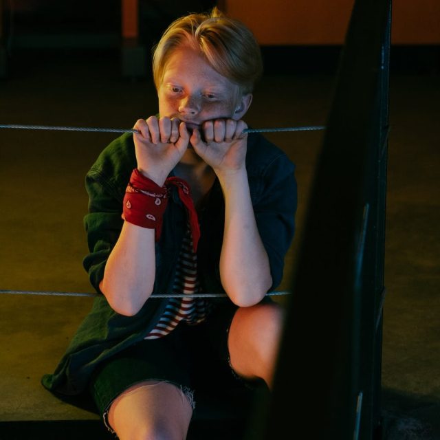 smutný kluk,  chlapec,  teenager | foto: Pexels,  CC0 1.0