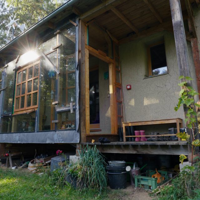 Slaměný domek rodiny Měkotových | foto: Jan Jaskmanický,  Český rozhlas