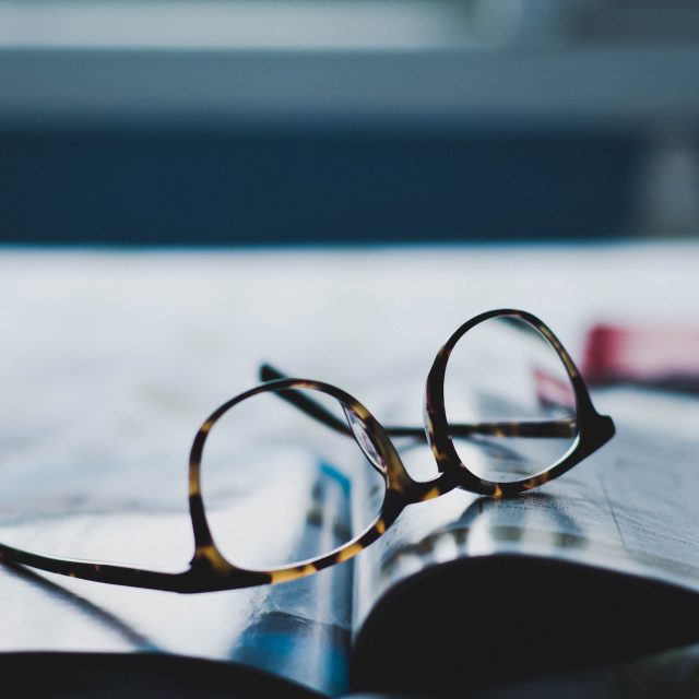 Nejsou to ale jen nízké platy humanitních a společenských vědkyň a vědců,  jde taky o propastné rozdíly ve mzdách napříč fakultami  (ilustrační snímek) | foto: Nick Hillier,  Unsplash,  Licence Unsplash