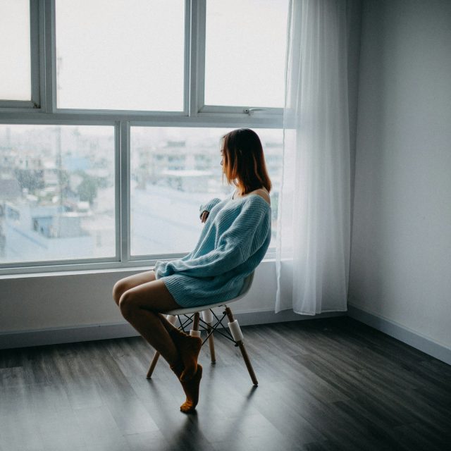 U mladých lidí pod 30 let dochází podle zprávy k upadající míře vnímaného štěstí,  už v tomto věku procházejí životní krizí  (ilustrační foto) | foto: Unsplash,  Licence Unsplash