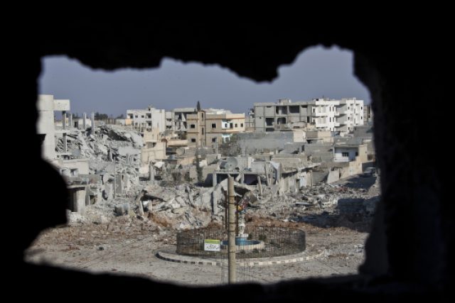 Část syrského města Kobani,  která byla na konci listopadu po kontrolou Islámského státu | foto:  Jake Simkin