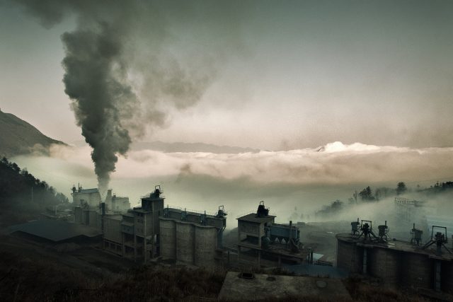 Továrna - znečištění | foto: Creative Commons Attribution-NoDerivs 2.0 Generic,  Jonathan Kos-Read
