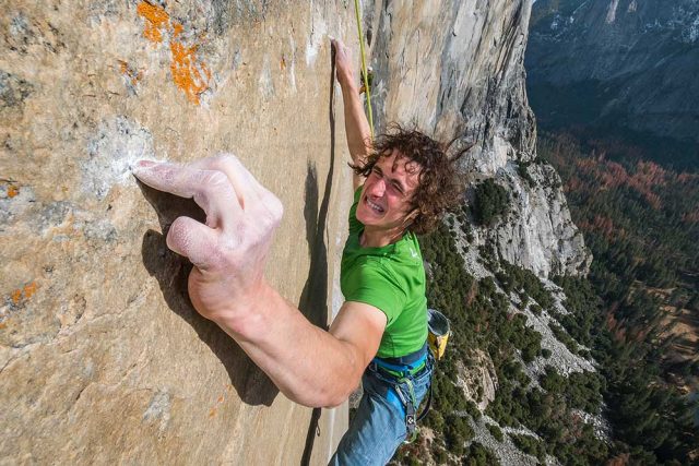 Adam Ondra během volného přelezu 32délkové Dawn Wall na El Capitan v Yosemitech: Délka 14 | foto: Heinz Zak,  tiskový servis Adama Ondry