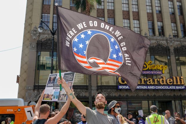 QAnon. Srpnová demonstrace v Los Angeles | foto: Profimedia